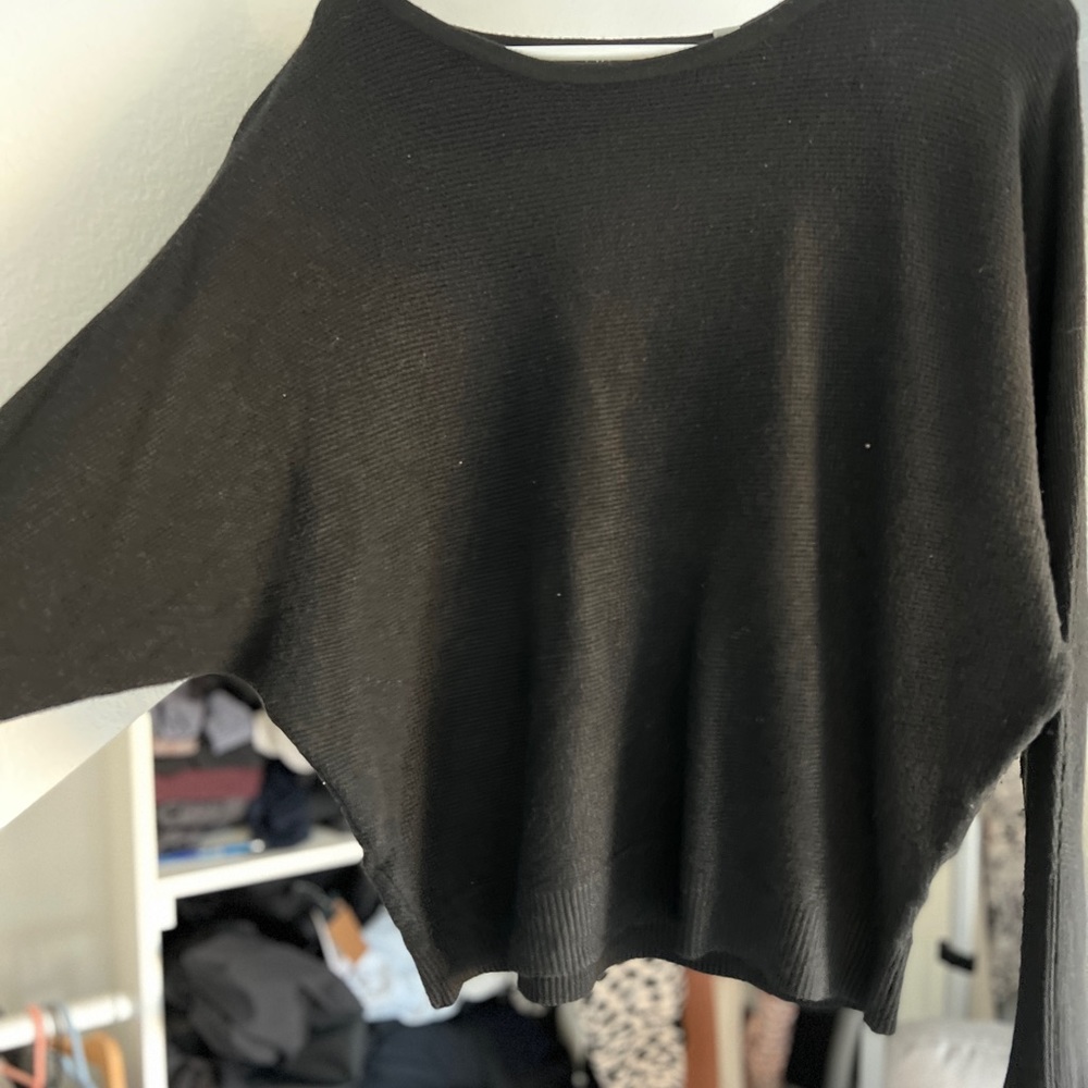 💕Tahari 💕 black sweater wide shoulder